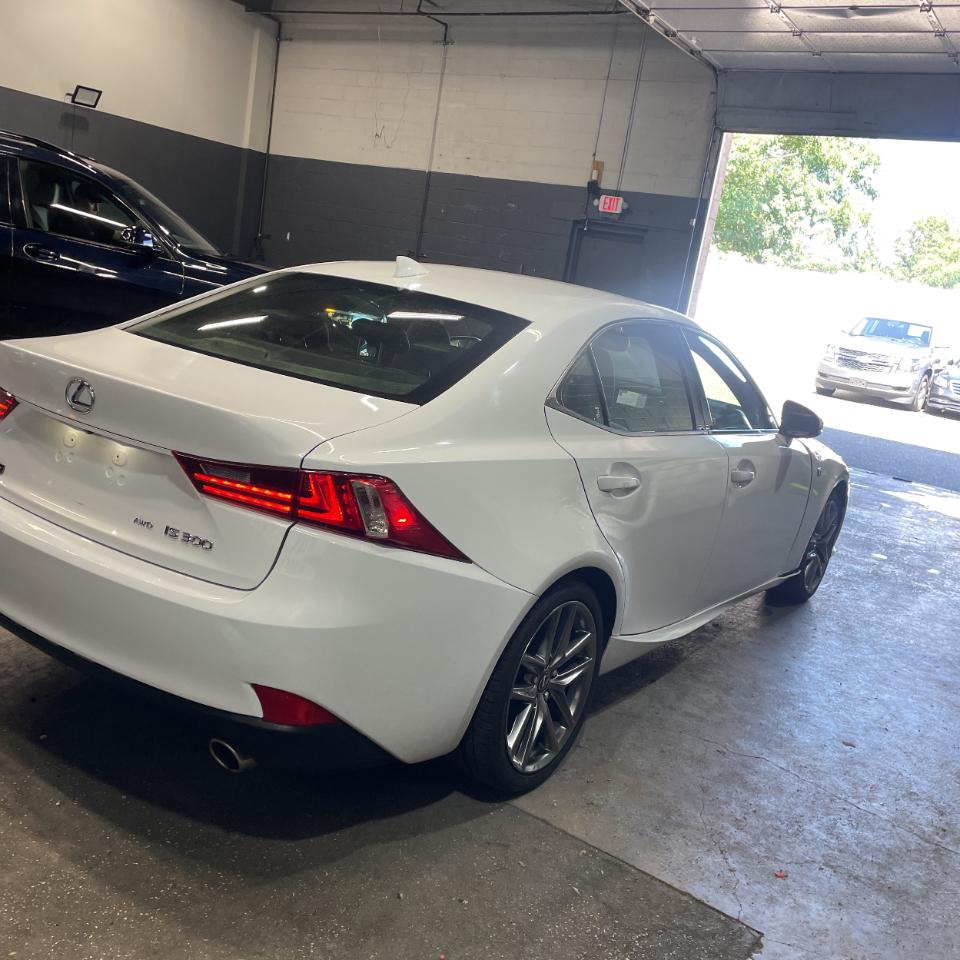 Lexus IS 300 F SPORT Design 2016