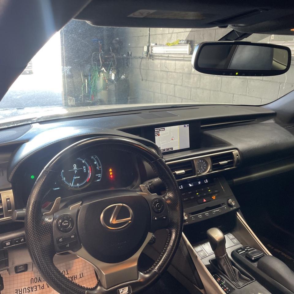 Lexus IS 300 F SPORT Design 2016