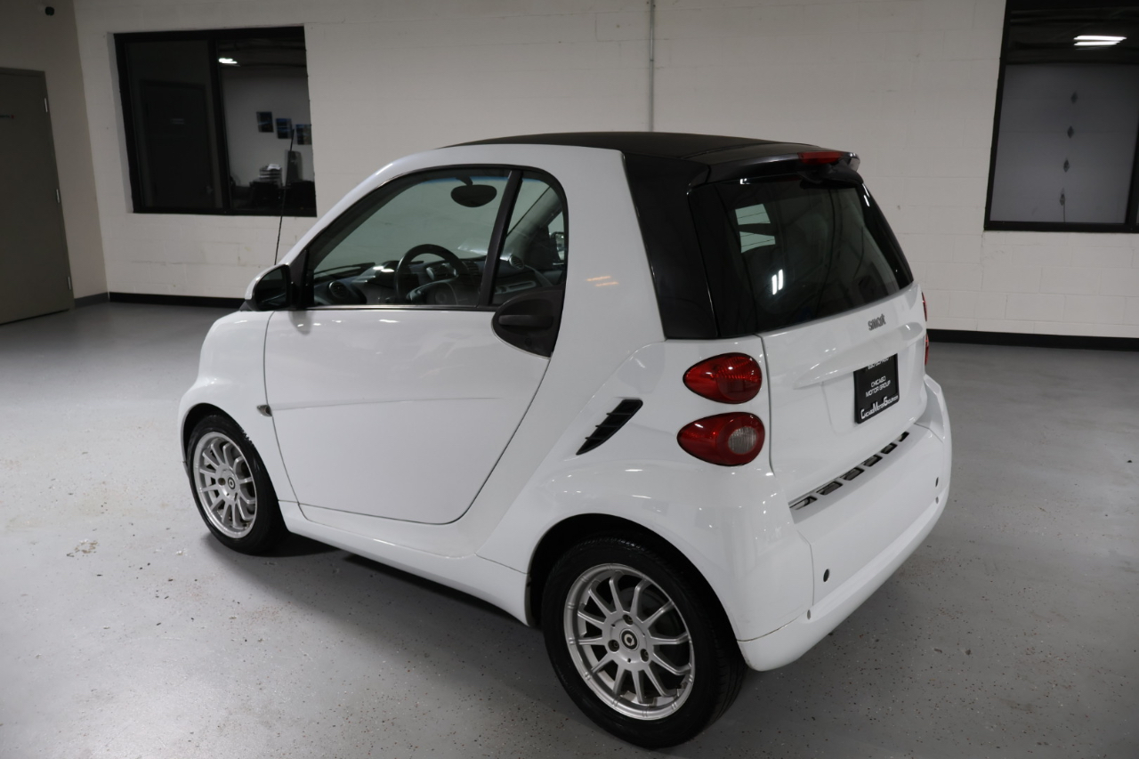2011 Smart Fortwo photo 2
