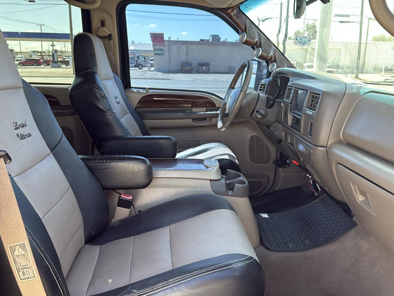 Ford Excursion Limited 7.3L 2WD 2002