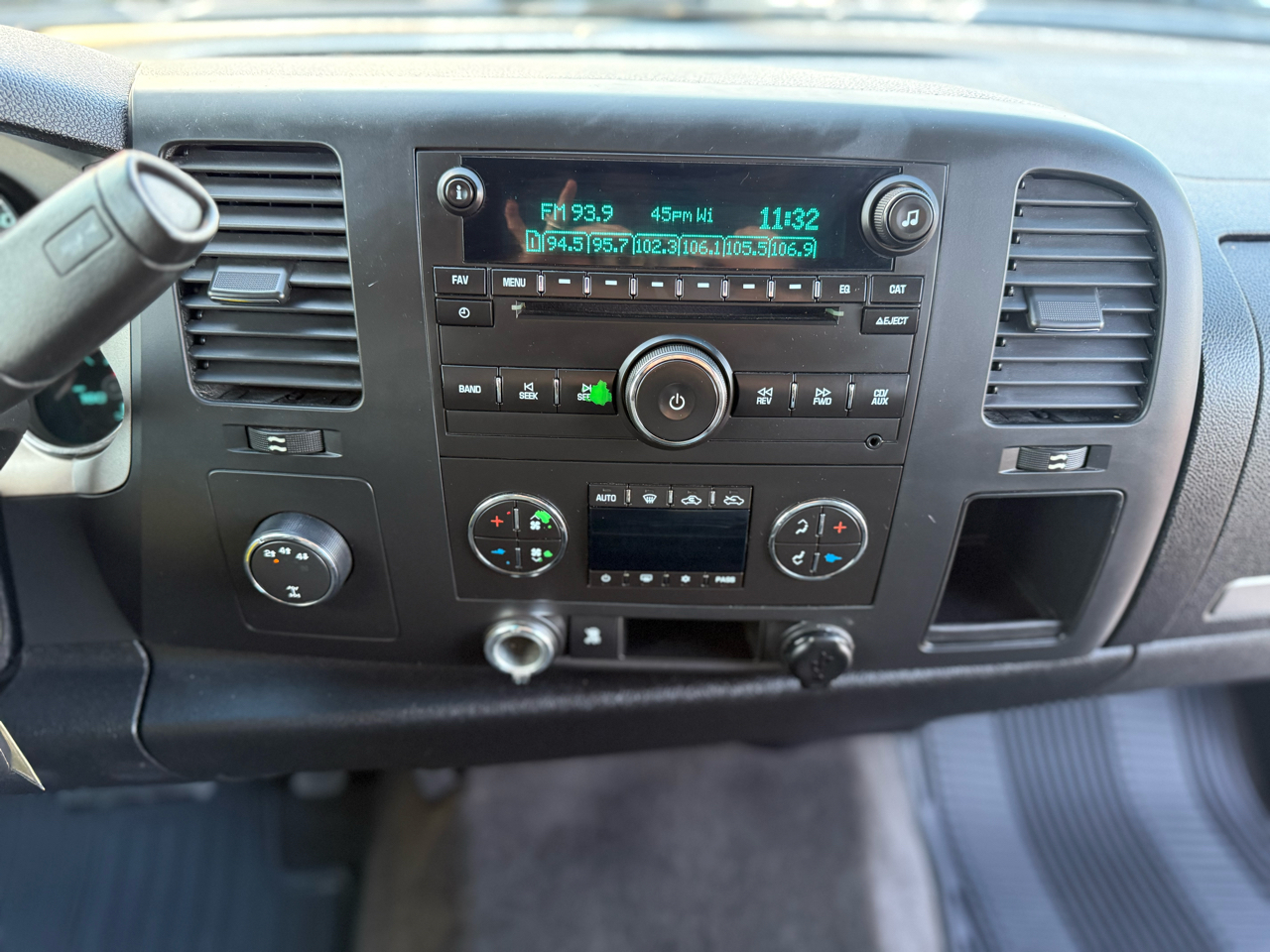 Chevrolet Silverado 2500HD LT Crew Cab 4WD 2011