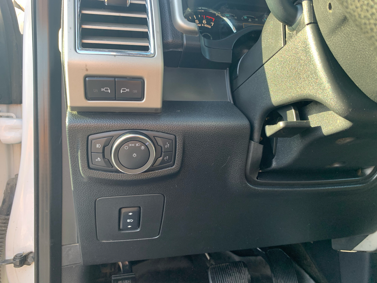 Ford F-150 XL SuperCrew 5.5-ft. Bed 4WD 2015