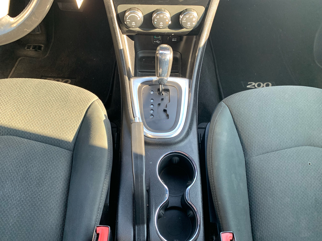 Chrysler 200 Touring 2012