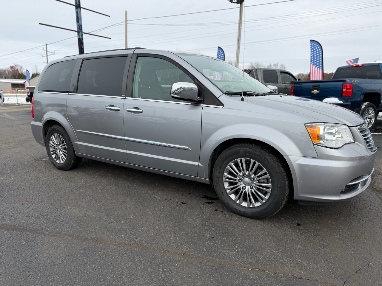 2014 Chrysler Town & Country Touring-L's photo