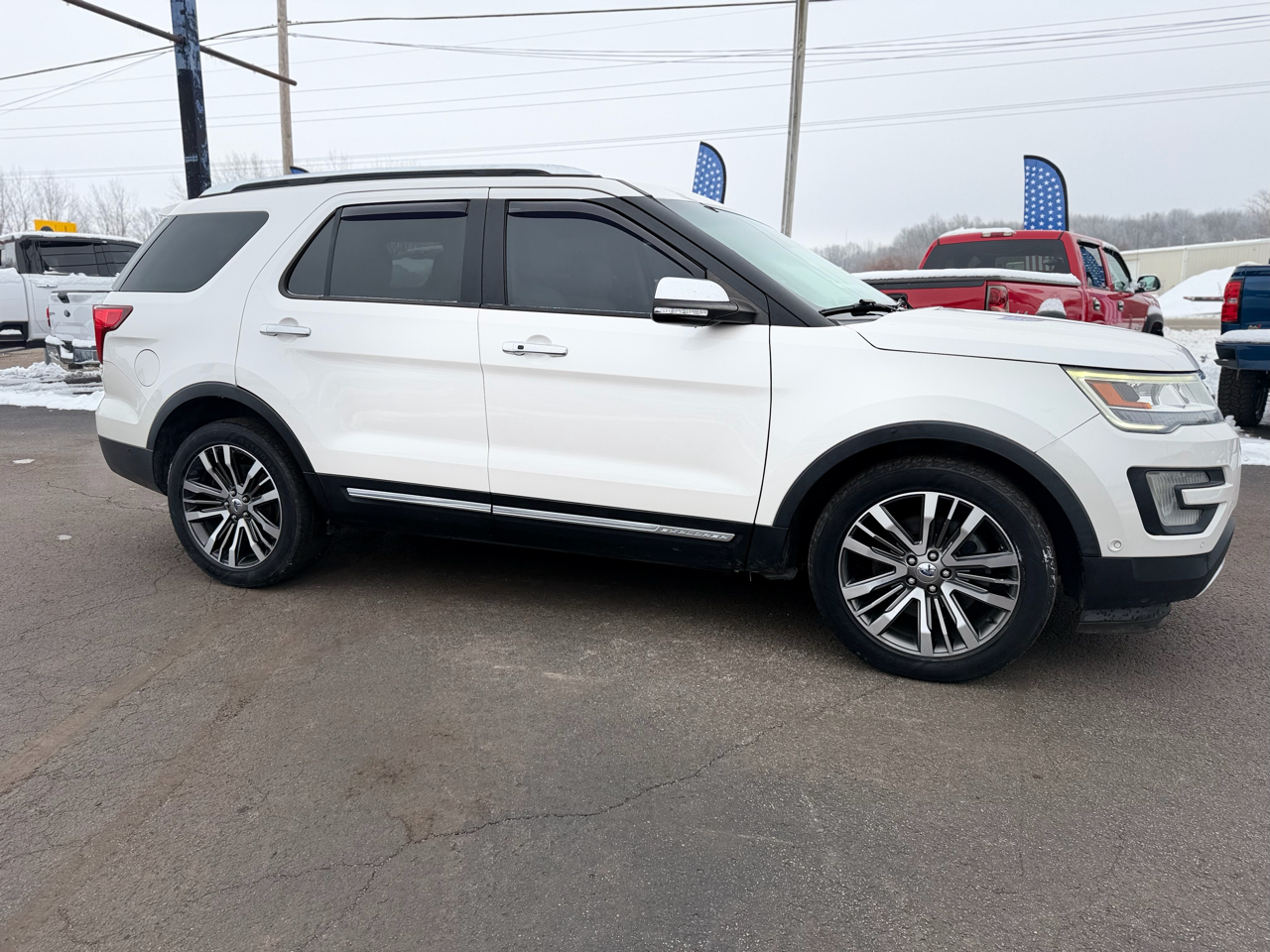 2017 Ford Explorer Platinum's photo