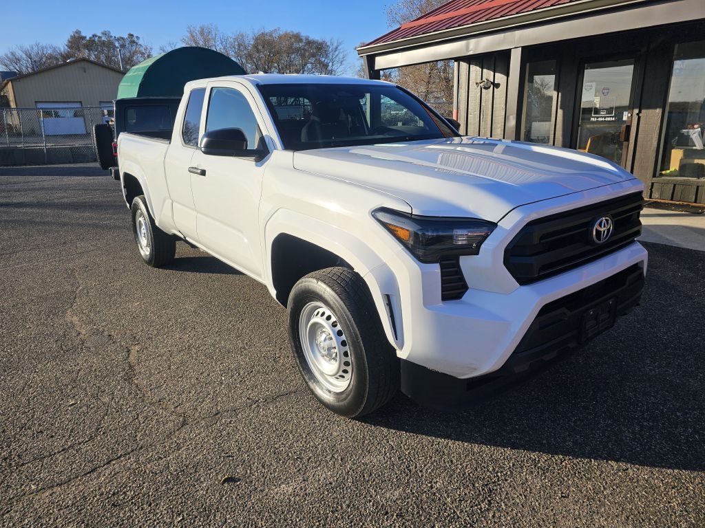 2024 Toyota Tacoma SR's photo