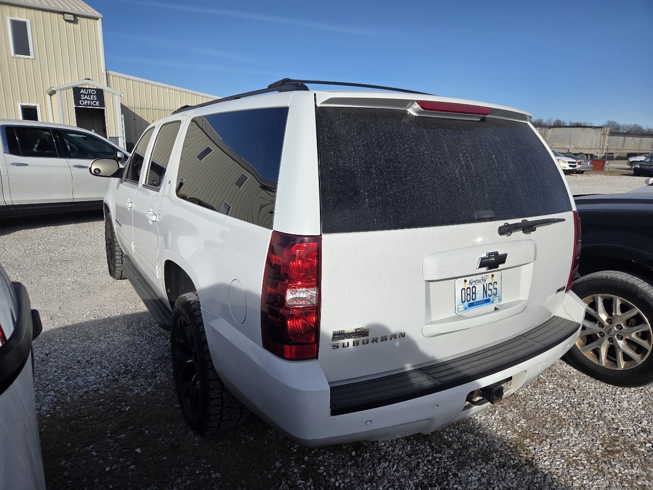 Chevrolet Suburban LT 1500 4WD 2011