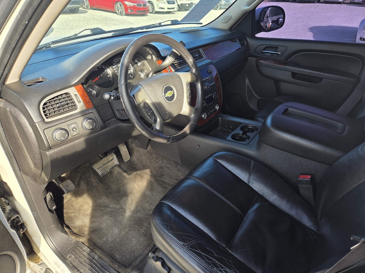 Chevrolet Suburban LT 1500 4WD 2011