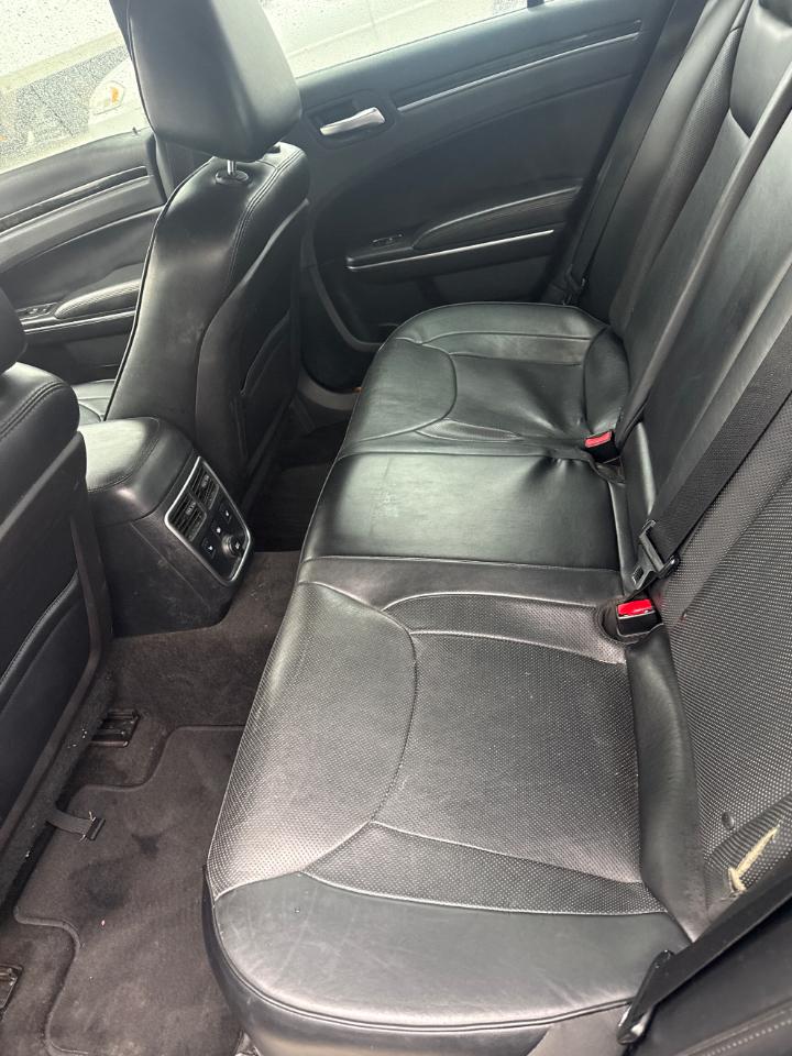 Chrysler 300 4dr Sdn 300C 2011