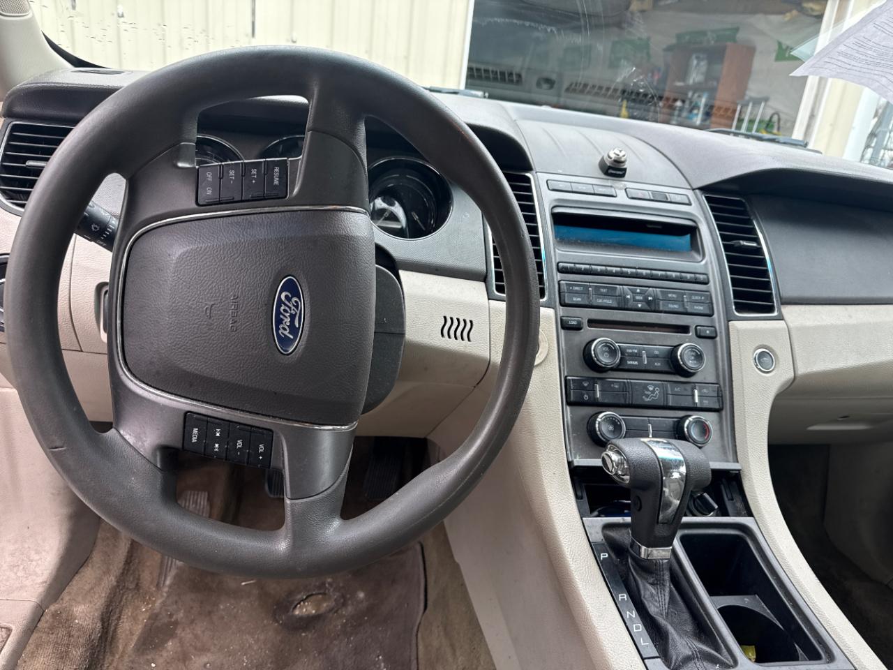 Ford Taurus 4dr Sdn SE 2012