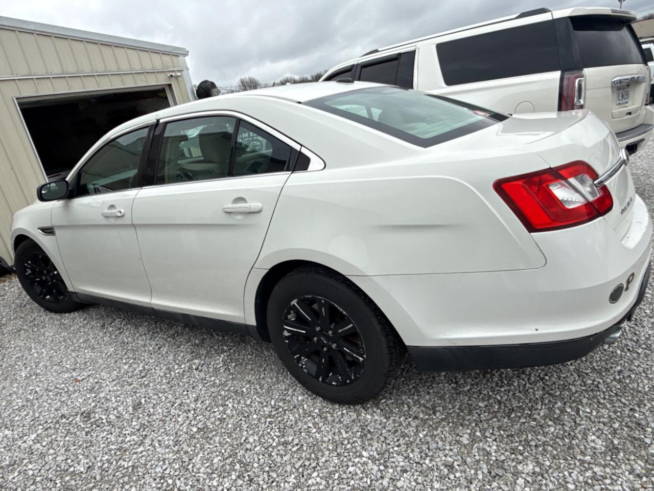 Ford Taurus 4dr Sdn SE 2012