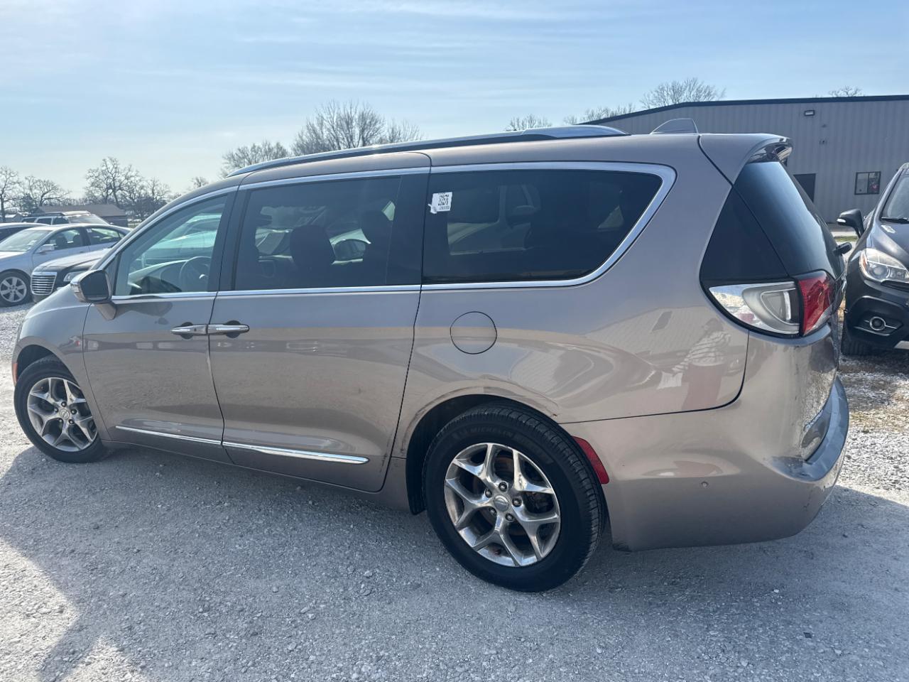 Chrysler Pacifica Limited 2017