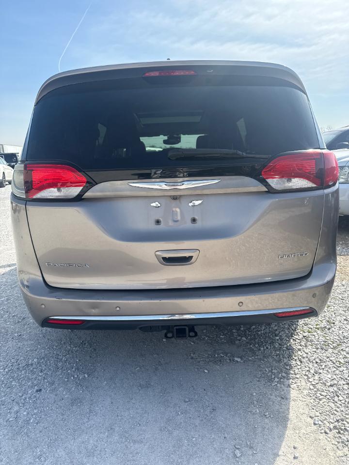 Chrysler Pacifica Limited 2017