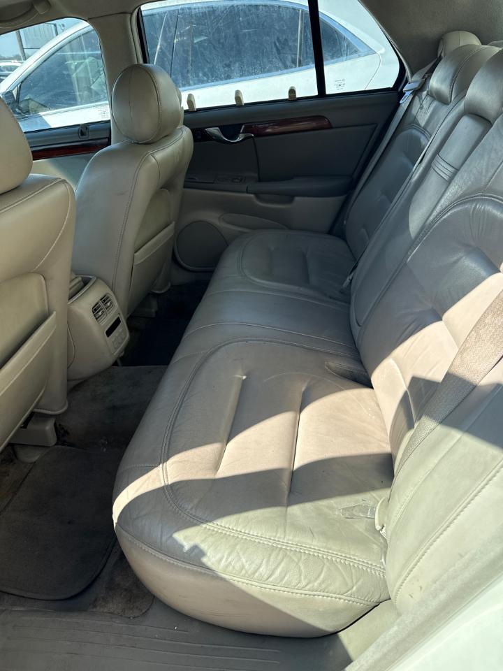 Cadillac DeVille  2003