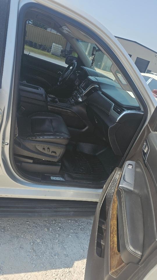Chevrolet Suburban  2015
