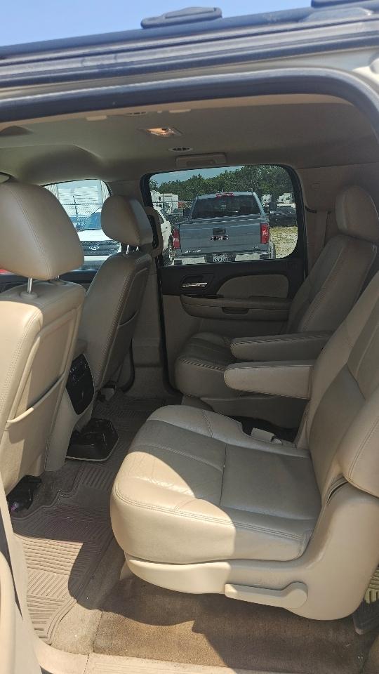 Chevrolet Suburban  2012