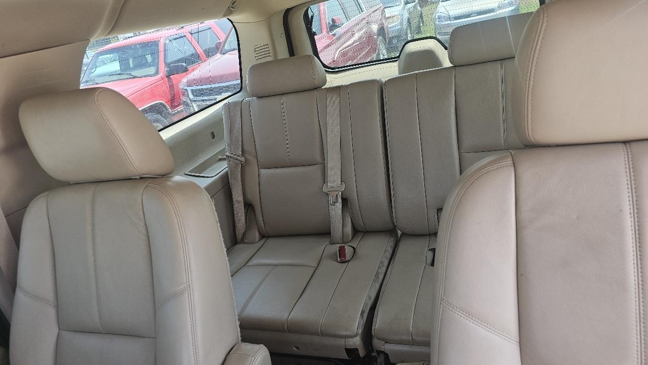 Chevrolet Suburban  2012