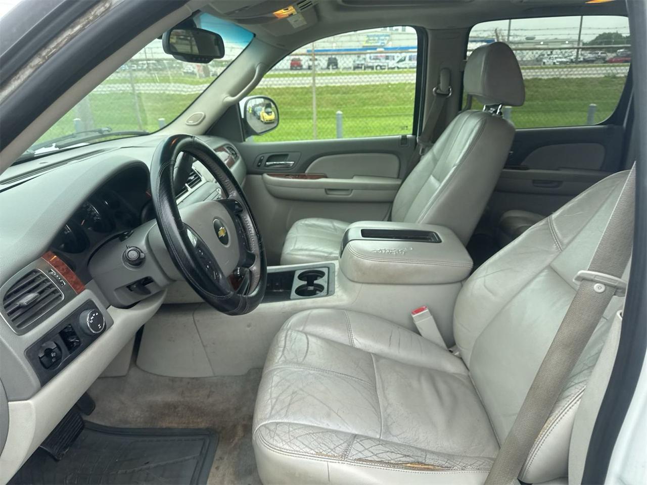 Chevrolet Suburban 1500 LTZ 4D SUV 4WD 2007