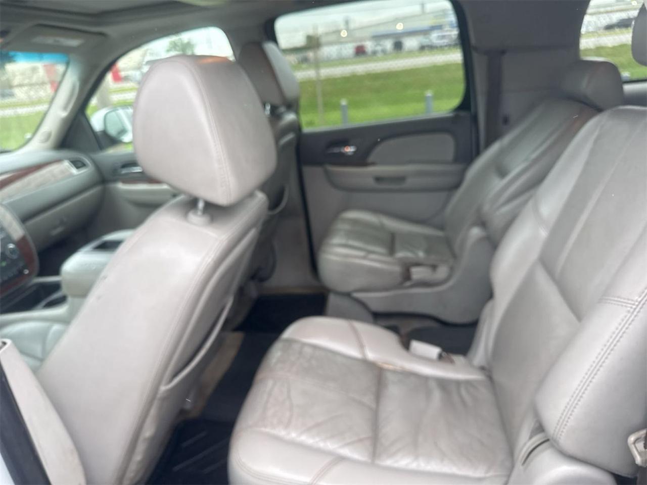 Chevrolet Suburban 1500 LTZ 4D SUV 4WD 2007