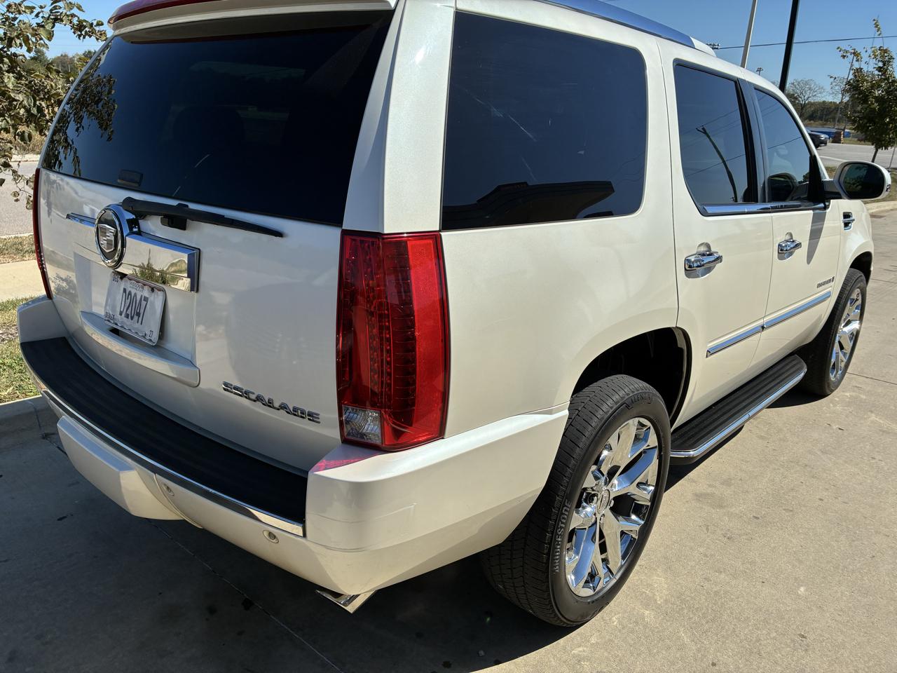 Cadillac Escalade AWD 4dr Premium 2008