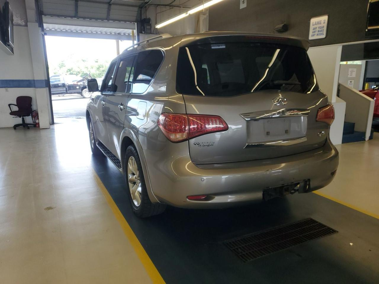 Infiniti QX56  2011