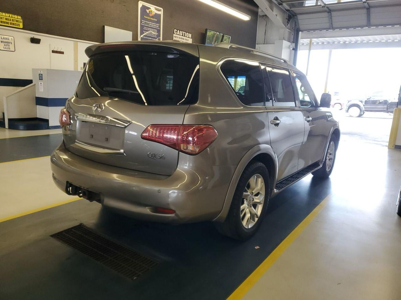Infiniti QX56  2011