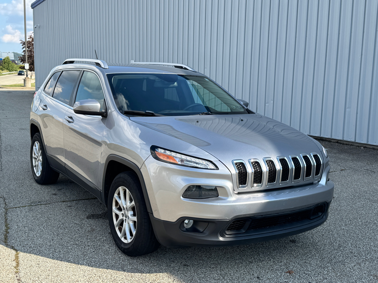 2016 Jeep Cherokee Latitude photo 2