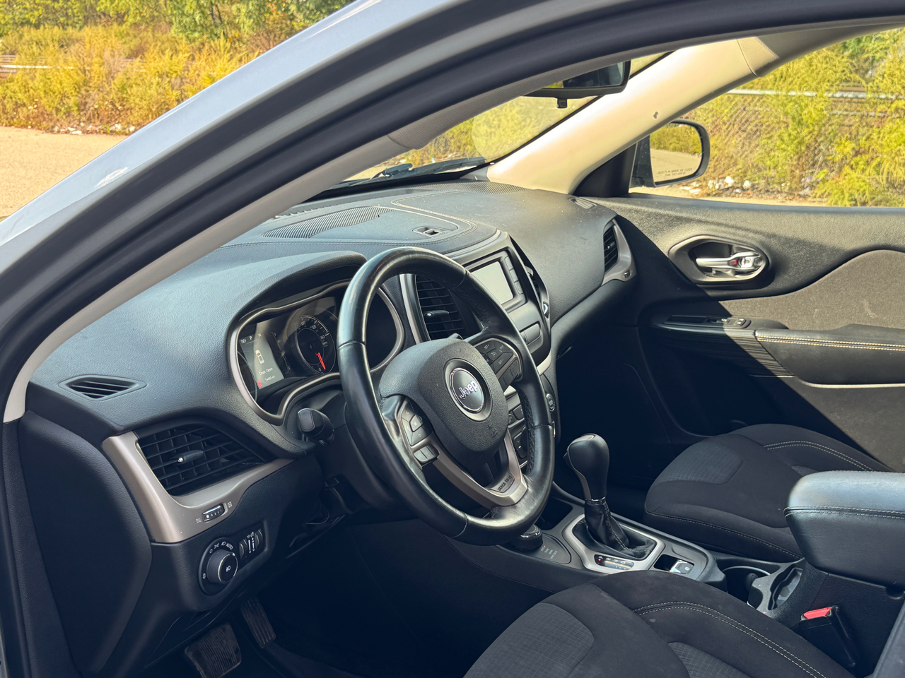 2016 Jeep Cherokee Latitude photo 3