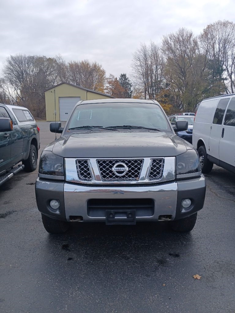 2011 Nissan Titan SV's photo