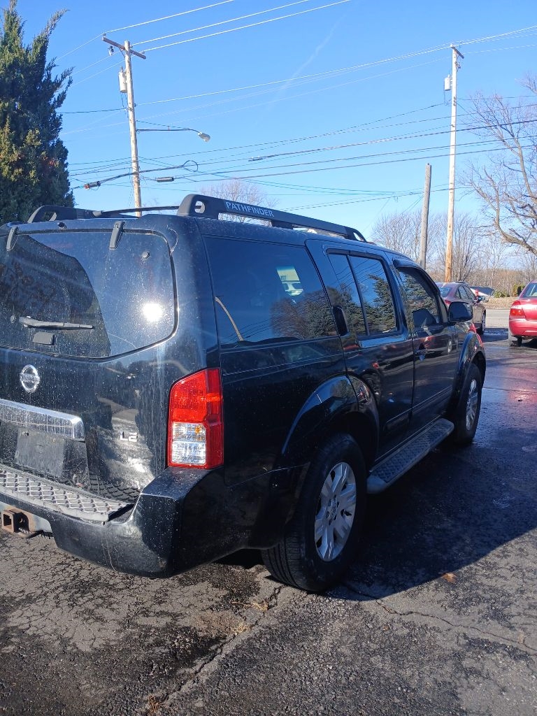 2007 Nissan Pathfinder LE's photo