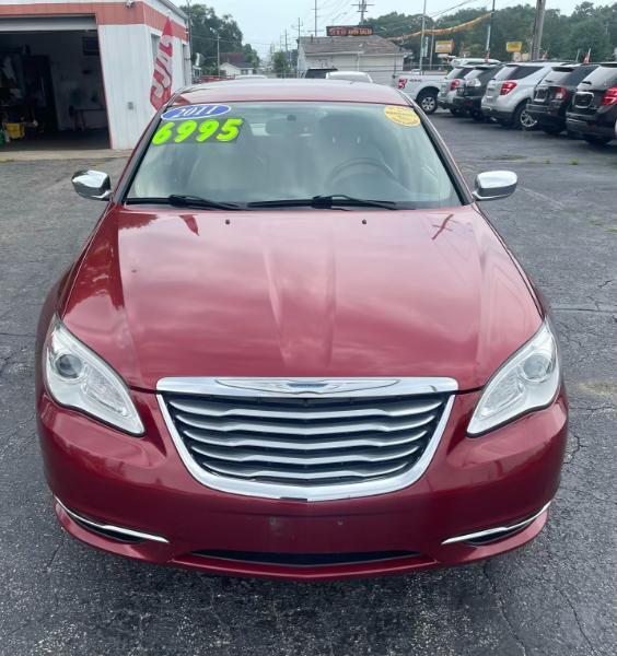 Chrysler 200  2011