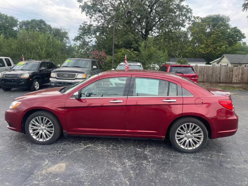 Chrysler 200  2011