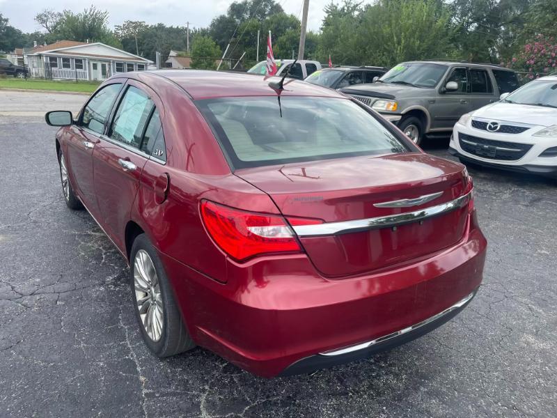 Chrysler 200  2011