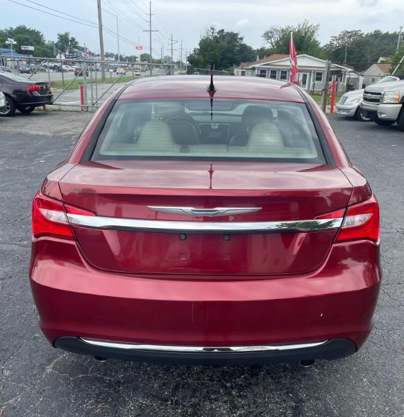 Chrysler 200  2011