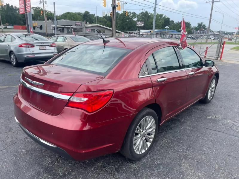 Chrysler 200  2011