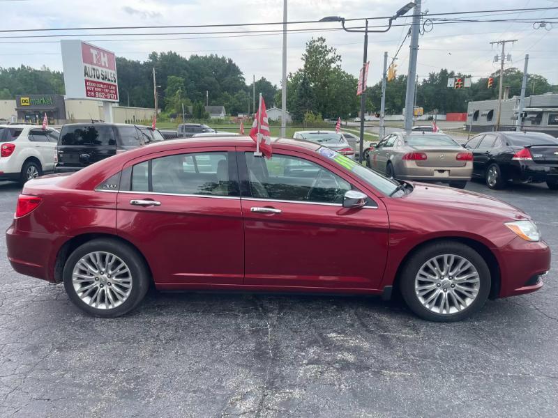 Chrysler 200  2011