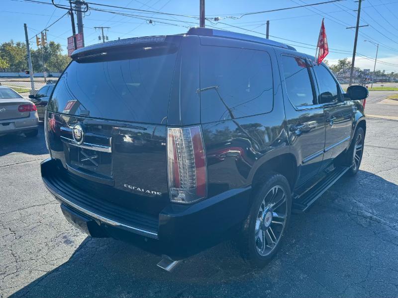 Cadillac Escalade  2012