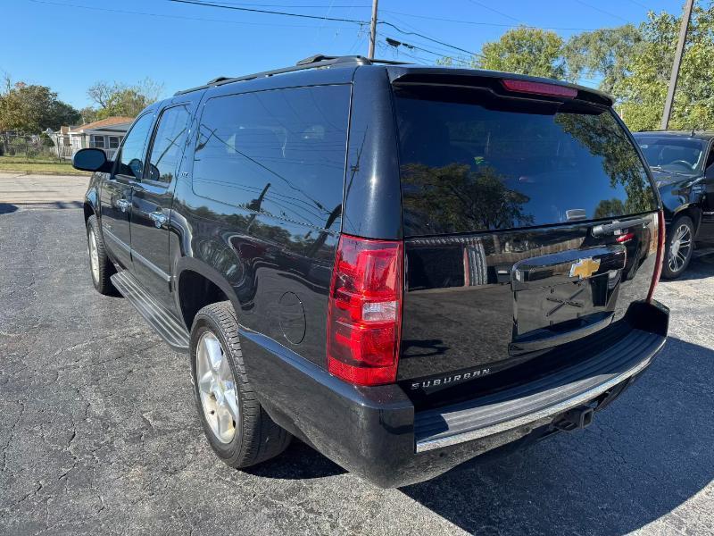 Chevrolet Suburban  2014