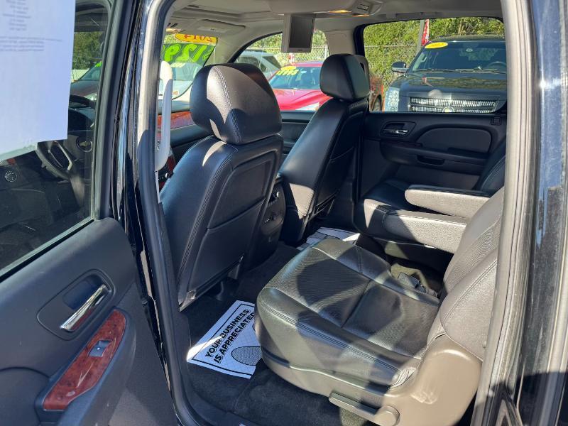 Chevrolet Suburban  2014