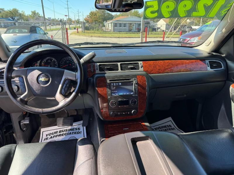 Chevrolet Suburban  2014
