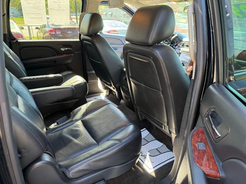 Chevrolet Suburban  2014
