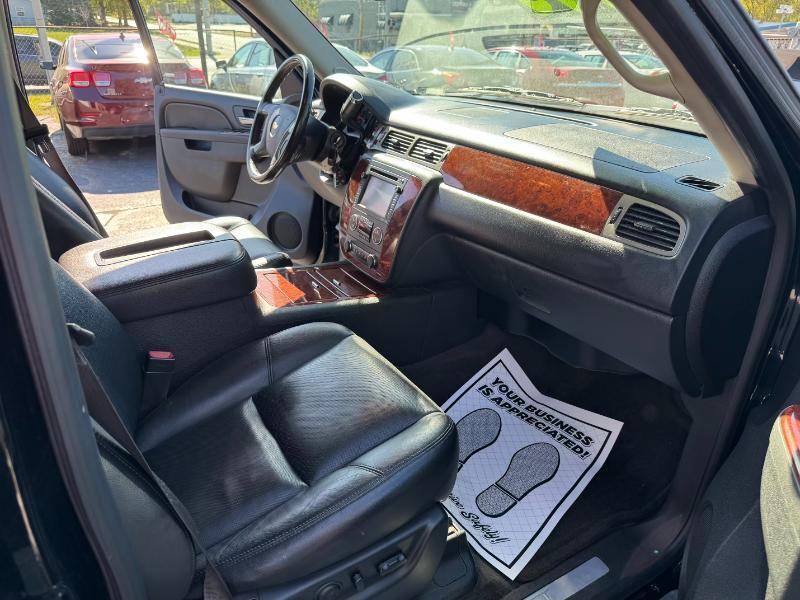 Chevrolet Suburban  2014