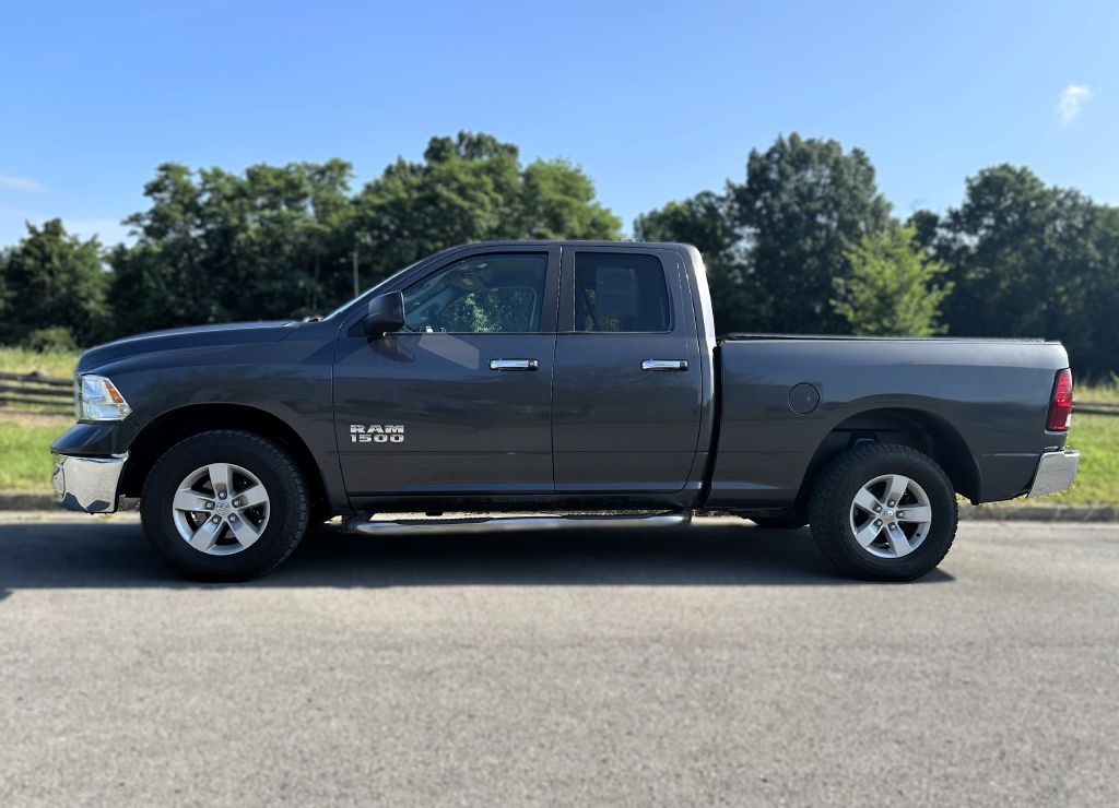 2017 Ram 1500 SLT photo 2