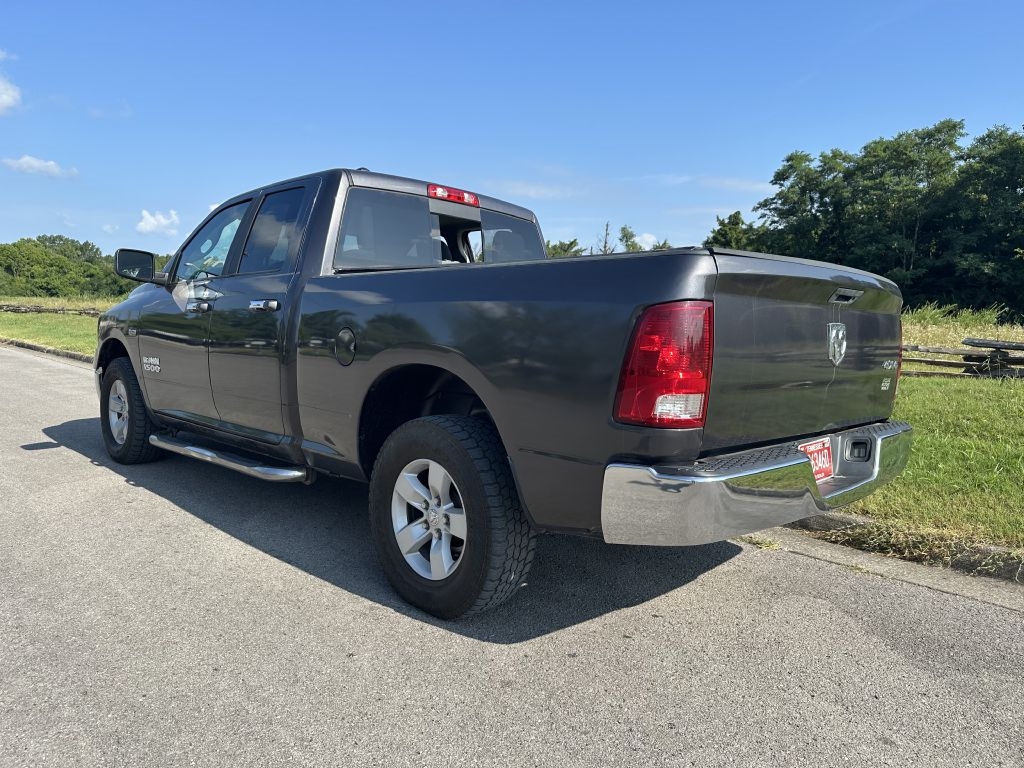 2017 Ram 1500 SLT photo 3