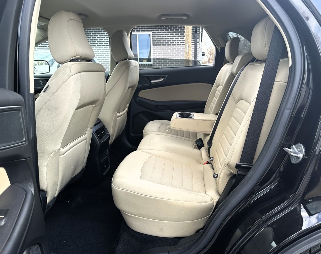 2022 Ford Edge SE photo 3