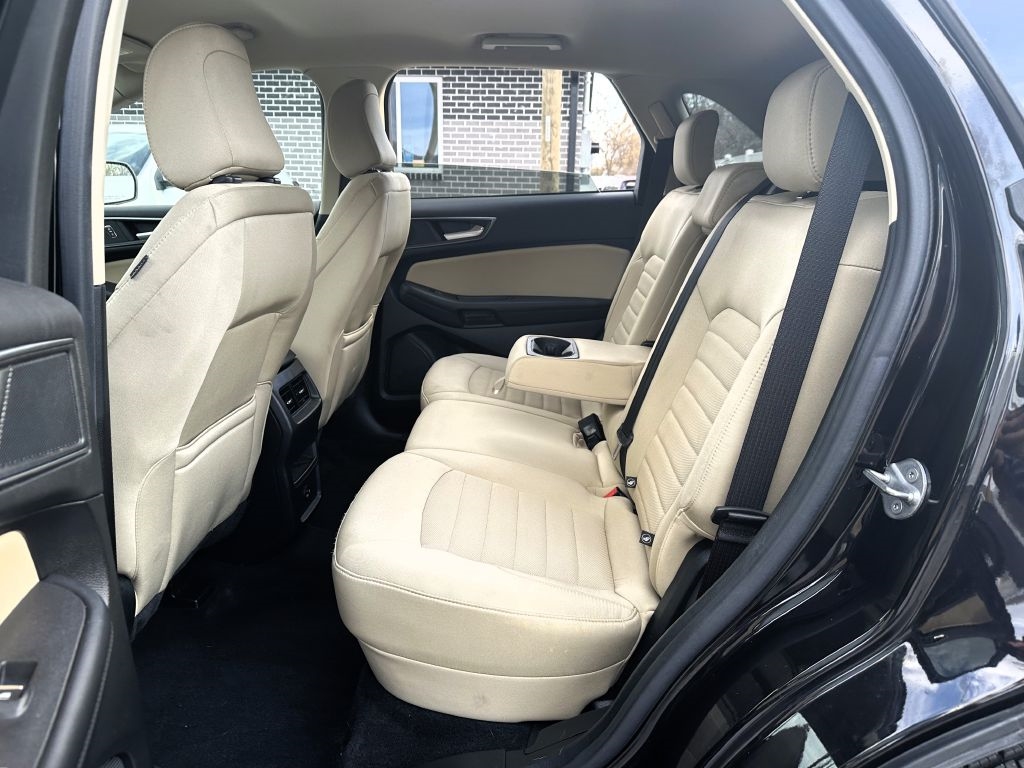 2022 Ford Edge SE photo 4