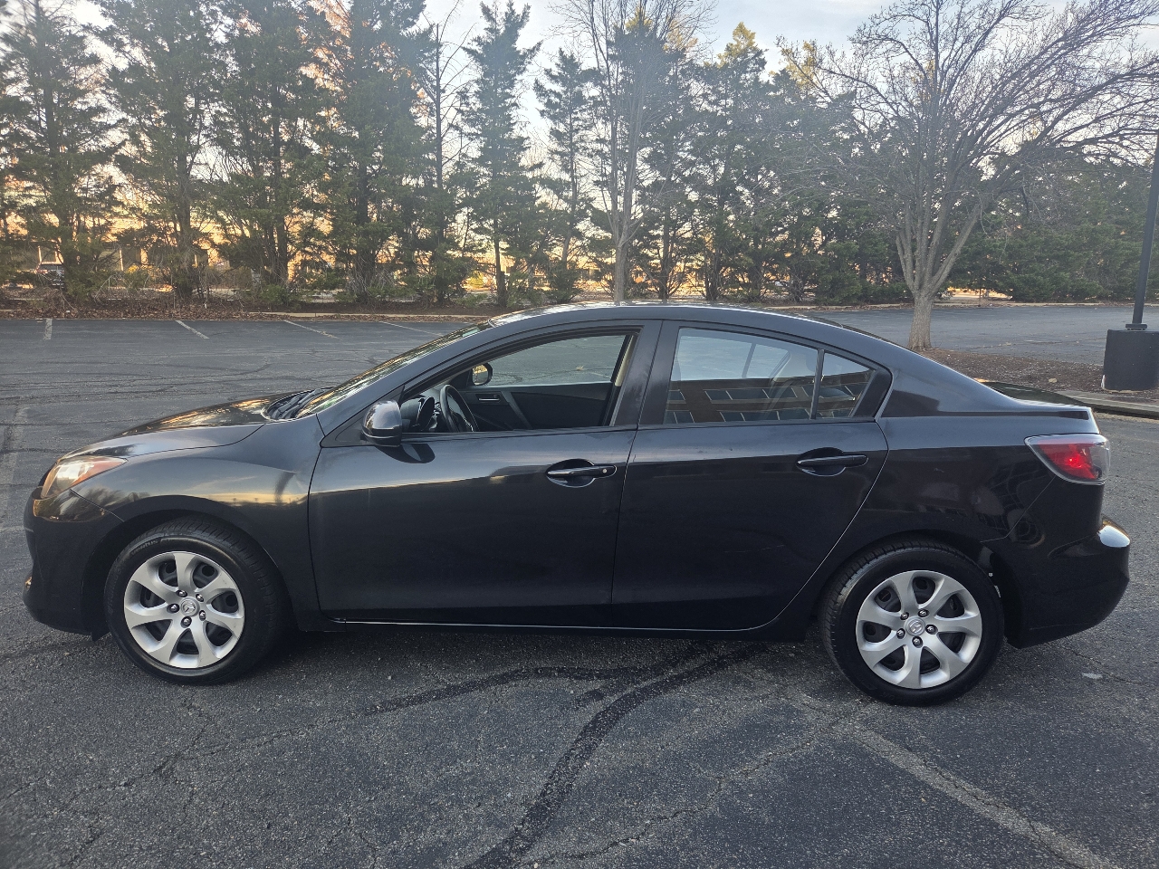 Mazda MAZDA3 i SV AT 4-Door 2013