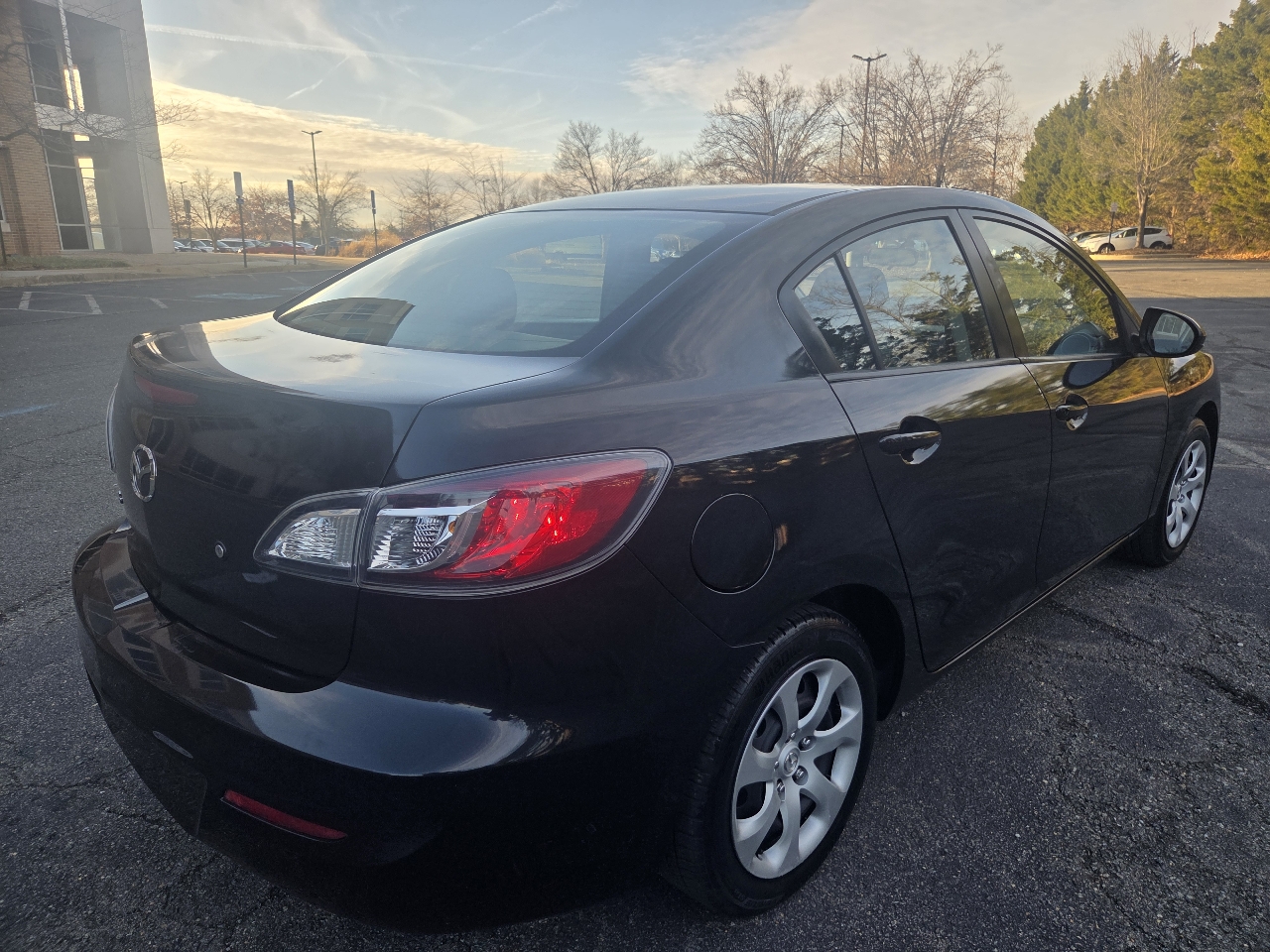 Mazda MAZDA3 i SV AT 4-Door 2013