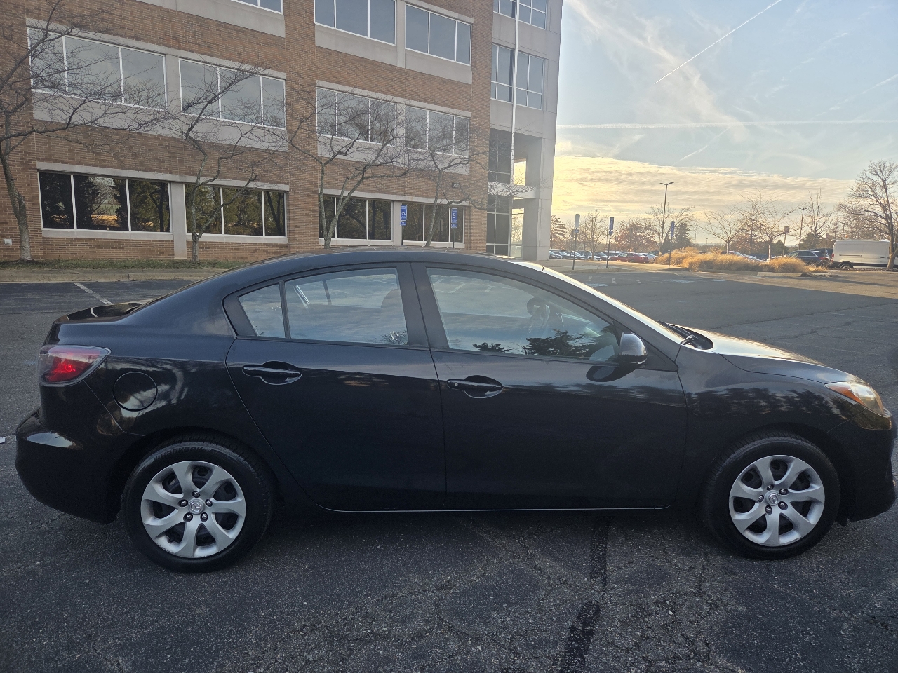 Mazda MAZDA3 i SV AT 4-Door 2013