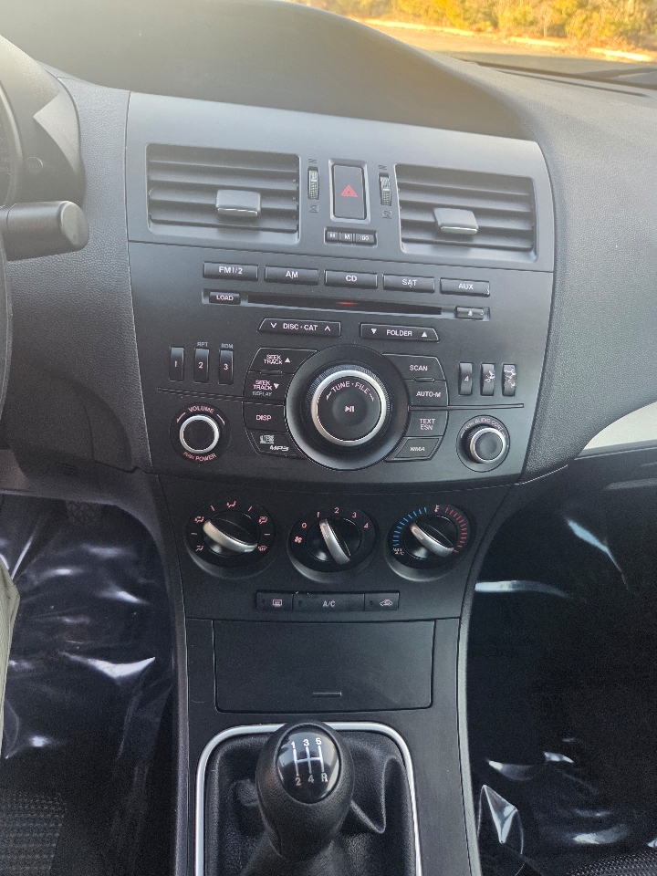 Mazda MAZDA3 i SV AT 4-Door 2013